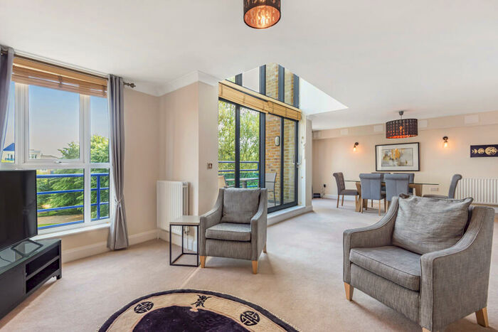 3 Bedroom Flat To Rent In Complins Close, Oxford, OX2