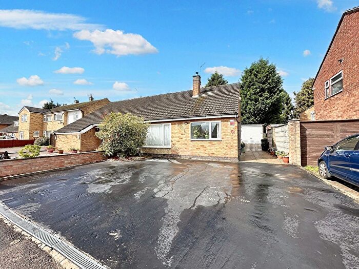 3 Bedroom Semi-detached Bungalow For Sale In Blenheim Road, Birstall, LE4