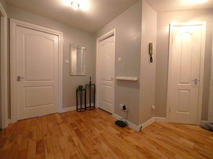 2 Bedroom Flat To Rent In Belmont Court, Kirkintilloch, G66