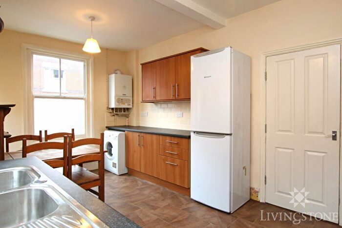 6 Bedroom Town House To Rent In Howard Road, Clarendon Park, LE2