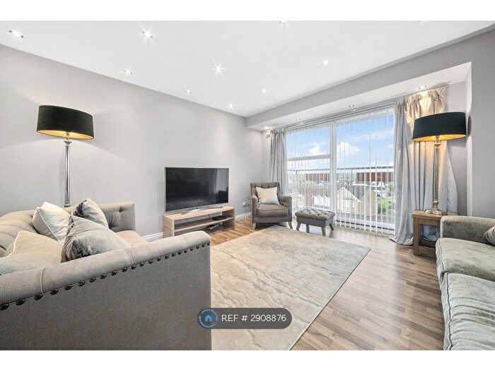 2 Bedroom Flat To Rent In Scapa Way, Glasgow, G33
