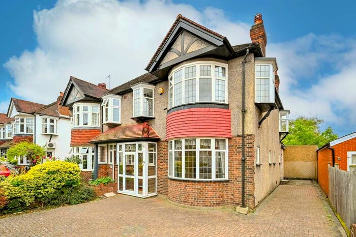 5 Bedroom Semi-Detached House To Rent In Buxton Drive, New Malden, KT3