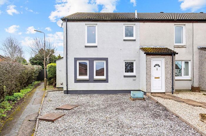 1 Bedroom Semi-Detached House For Sale In Castle Crescent, East Calder, EH53