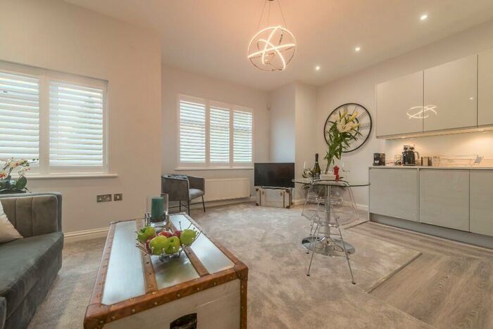 1 Bedroom Apartment To Rent In Kennel Ride, Ascot, Berkshire, SL5