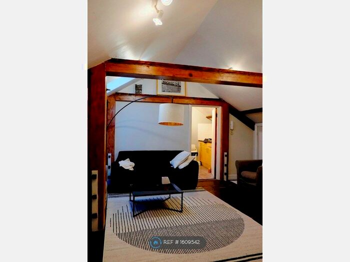 2 Bedroom Maisonette To Rent In The Old Rectory, London, SE1