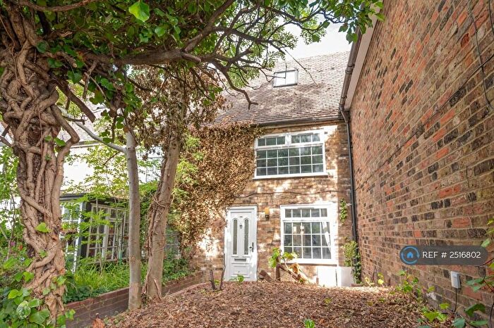 3 Bedroom Semi-Detached House To Rent In The Burroughs, London, NW4