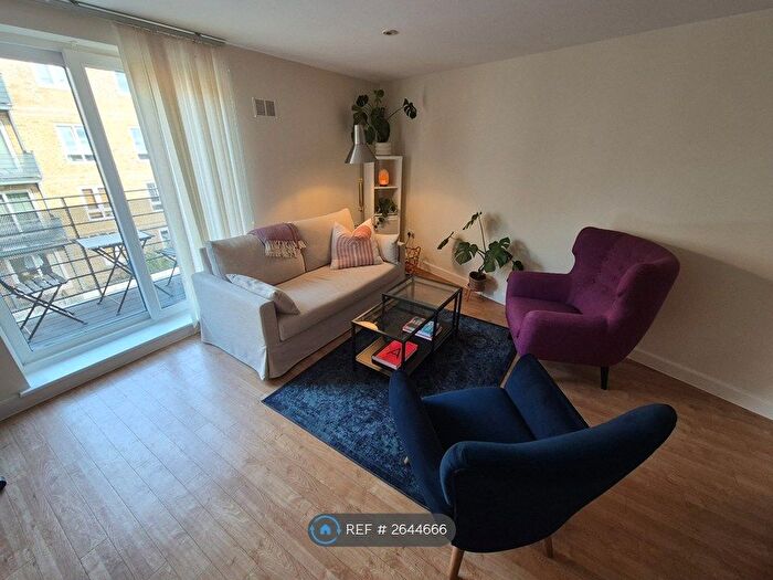 1 Bedroom Flat To Rent In Crowngate House, London, E3