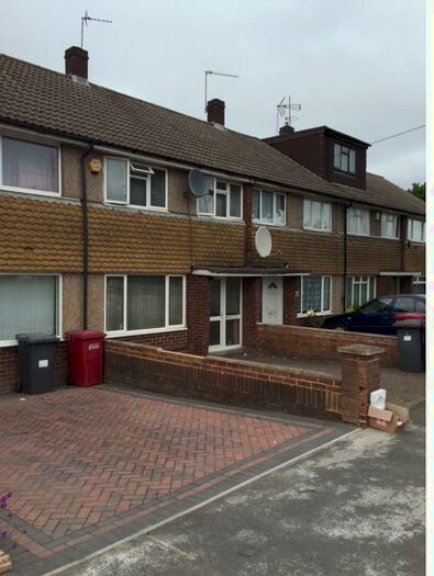 3 Bedroom Terraced House To Rent In Slough, Berkshire, SL2