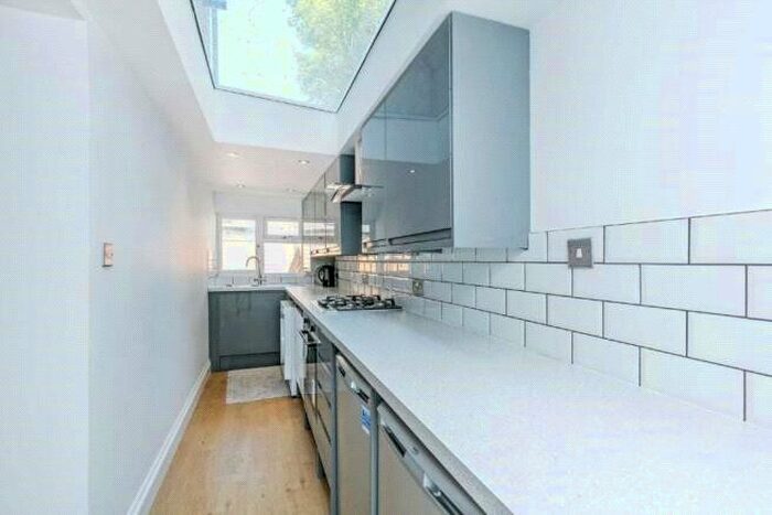 2 Bedroom Flat To Rent In Landor Road, London, SW9