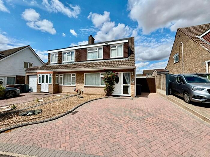 3 Bedroom Property For Sale In Nightingale Close, Luton, LU2