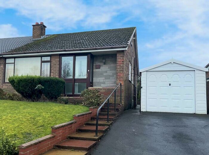 2 Bedroom Semi-Detached Bungalow To Rent In Linkside Avenue, Royton, OL2