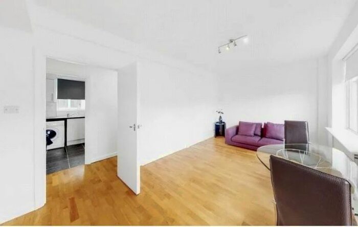 2 Bedroom Flat To Rent In Flat Warren Court, - Euston Road, London, NW1