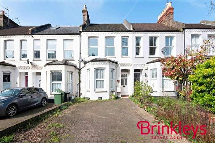 2 Bedroom Flat To Rent In Merton Road, Southfields, SW18