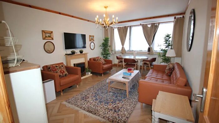 2 Bedroom Flat For Sale In Porchester Place, Paddington, London, W2