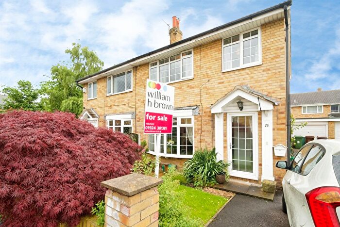 3 Bedroom Semi Detached House For Sale In Thornleigh Croft, Wakefield, WF2