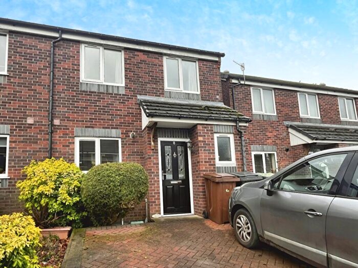 3 Bedroom End Of Terrace House To Rent In Alder Close, Hadfield, Glossop, Derbyshire, SK13