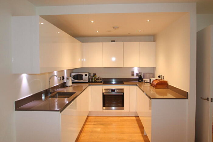 3 Bedroom Apartment To Rent In Fenn Mansions, Love Lane, Woolwich, SE18
