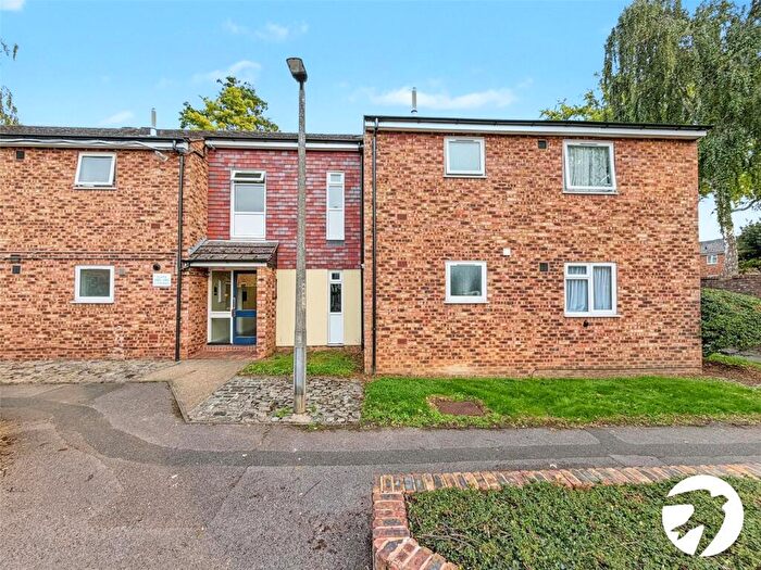 1 Bedroom Flat For Sale In Luton Road, Chatham, Kent, ME4