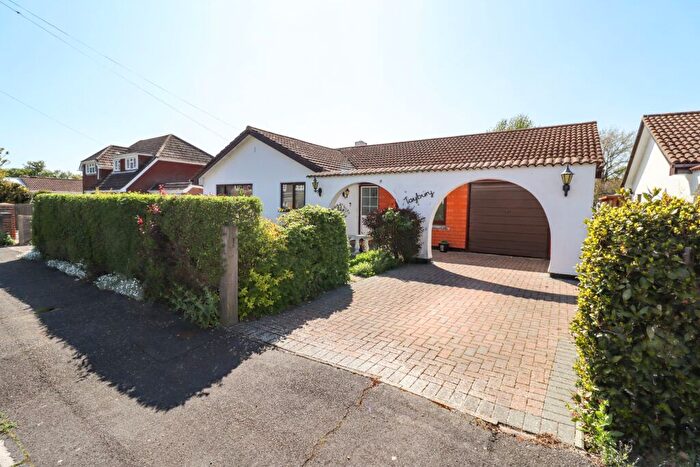 3 Bedroom Detached Bungalow For Sale In Queensway, Hayling Island, PO11