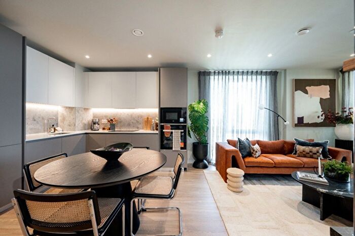 1 Bedroom Flat For Sale In The Verdean, The Drive, W3