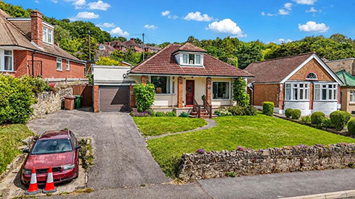 2 Bedroom Detached Bungalow For Sale In Ochiltree Road, Hastings, TN34