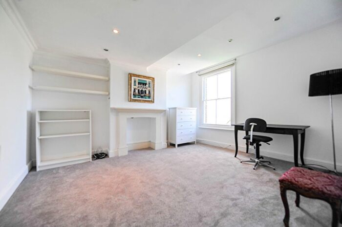 2 Bedroom Flat To Rent In Kingston Hill, Kingston, KT2