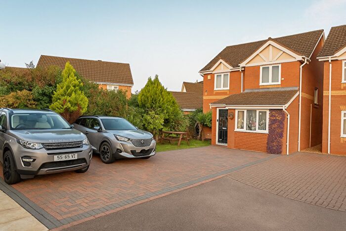 3 Bedroom Detached House For Sale In Brindlestone Close, Hunsbury Meadows, Northampton, NN4