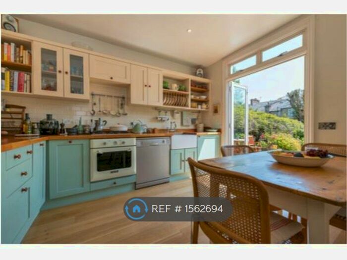 2 Bedroom Flat To Rent In Leighton Gardens, London, NW10