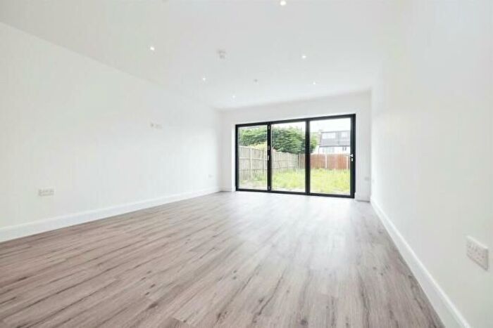 5 Bedroom Terraced House To Rent In Bushey, Hertfordshire, WD23