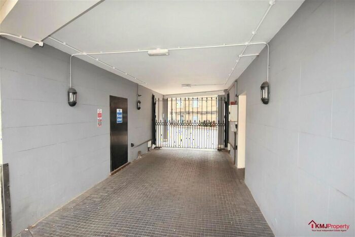 2 Bedroom Flat For Sale In Crescent Road, Tunbridge Wells, TN1