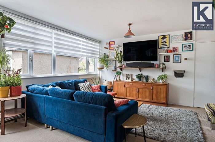 3 Bedroom Flat For Sale In Kingston Road, Epsom, KT17
