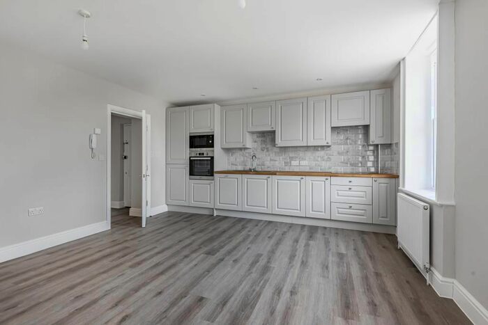 1 Bedroom Flat To Rent In Bagshot, Surrey, GU19