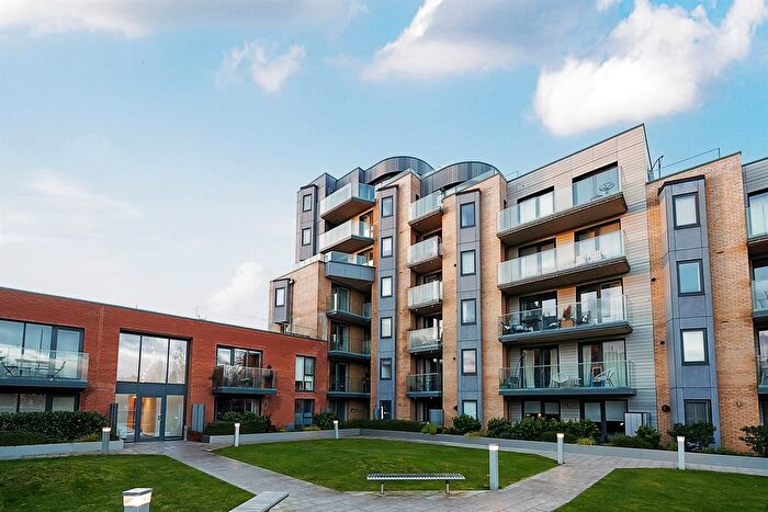 2 Bedroom Flat To Rent In Riverside View, Reading, RG1