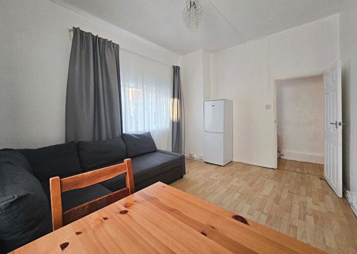1 Bedroom Maisonette To Rent In Ravensbury Road, Earlsfield, London, SW18