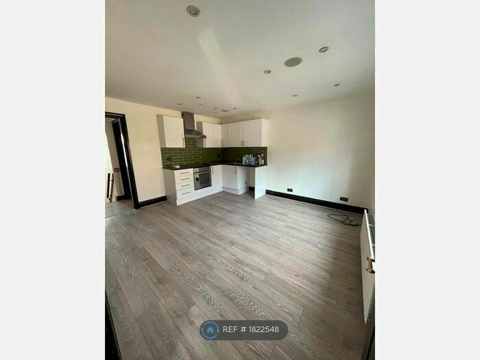 2 Bedroom Flat To Rent In Chester Road, Helsby, Frodsham, WA6