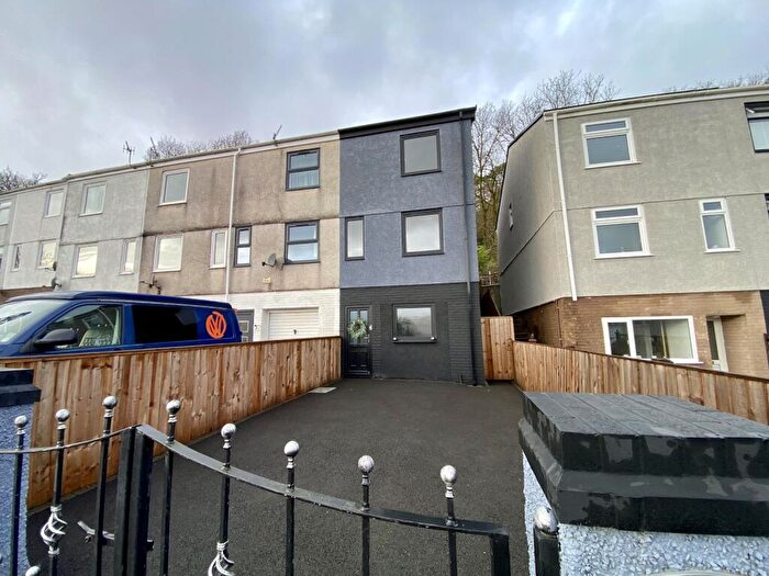2 Bedroom End Of Terrace House For Sale In Hillrise Park, Clydach, Swansea, City And County Of Swansea., SA6