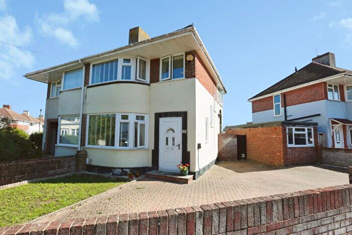 3 Bedroom Semi-Detached House For Sale In Netherton Road, Gosport, PO12