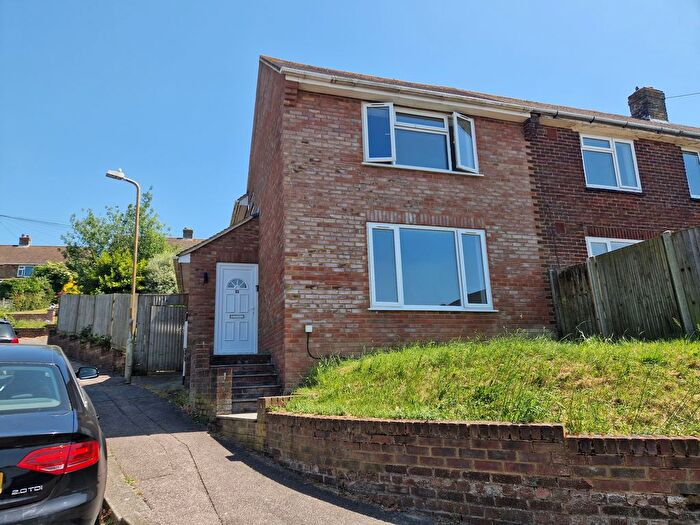 2 Bedroom Flat To Rent In Durban Crescent, Dover, CT16