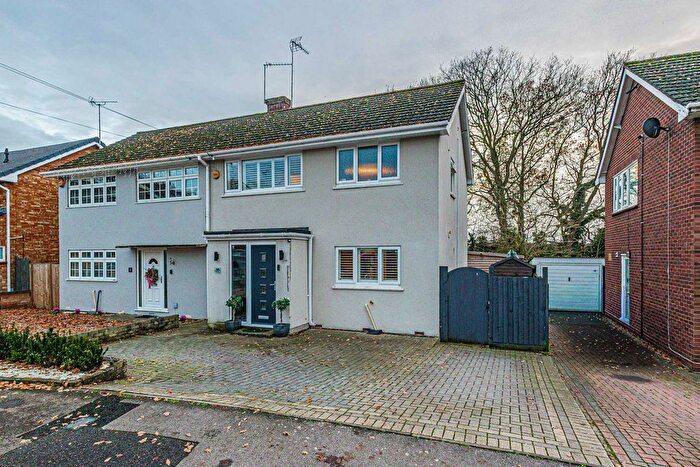 3 Bedroom Semi Detached House For Sale In Richmond Drive, Rayleigh, SS6