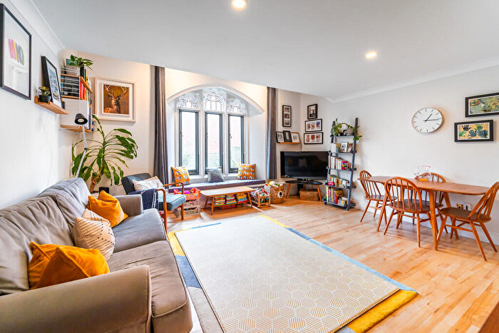 2 Bedroom Flat For Sale In Mayfield Road, Crouch End, N8