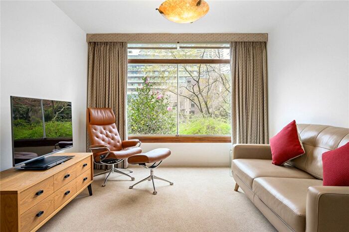 1 Bedroom Flat To Rent In Brandon Mews, Barbican, London, EC2Y