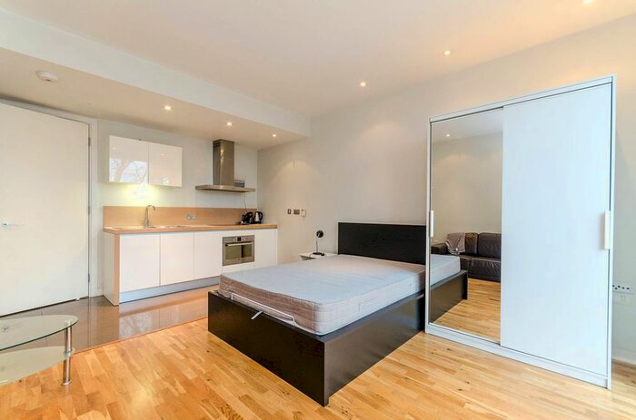 Studio To Rent In Grosvenor Waterside, Chelsea, London, SW1W