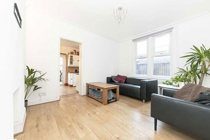 3 Bedroom Flat To Rent In Mantilla Road, Tooting, SW17