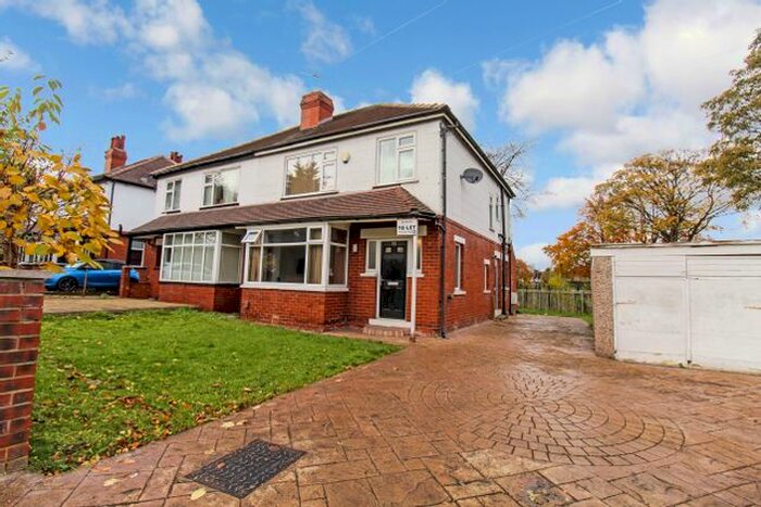4 Bedroom Semi-Detached House To Rent In Dennistead Crescent, Headingley, Leeds, LS6