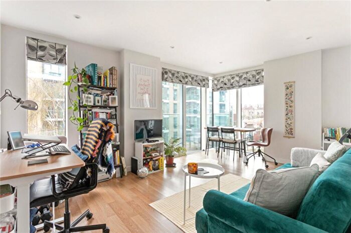 1 Bedroom Apartment For Sale In Goodchild Road, London, N4