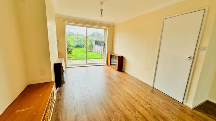 3 Bedroom Semi-Detached House To Rent In Alpine Way, Luton, LU3