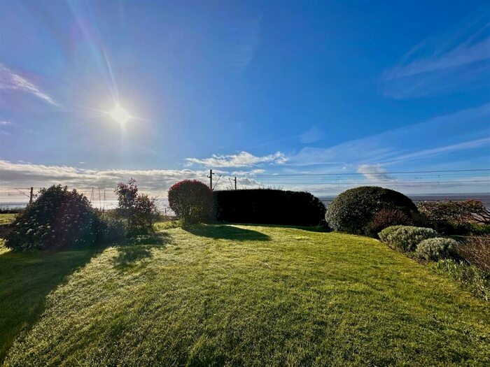 2 Bedroom Detached House For Sale In Undercliff Gardens, Leigh-On-Sea, SS9