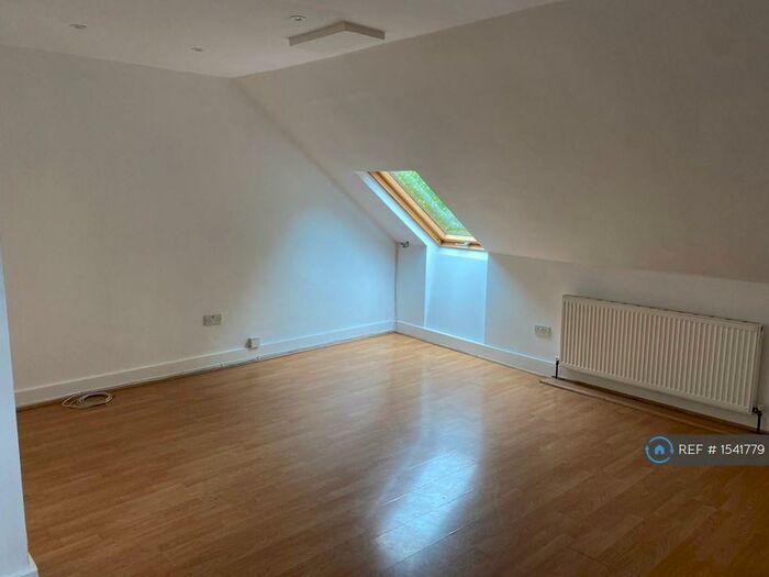 2 Bedroom Flat To Rent In Rosendale Road, London, SE24
