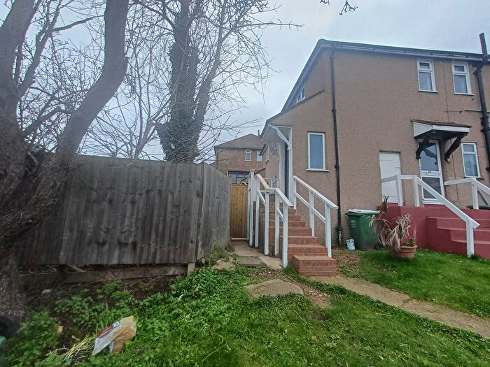 2 Bedroom Maisonette To Rent In Highfield Avenue, Erith, DA8