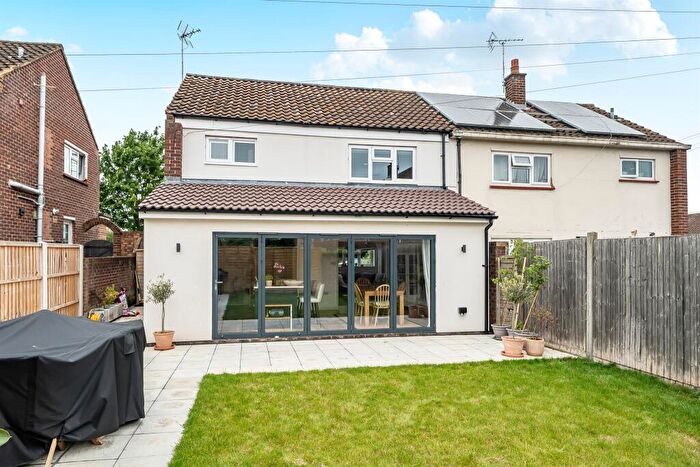 3 Bedroom Semi-Detached House For Sale In Moffy Hill, Maidenhead, SL6